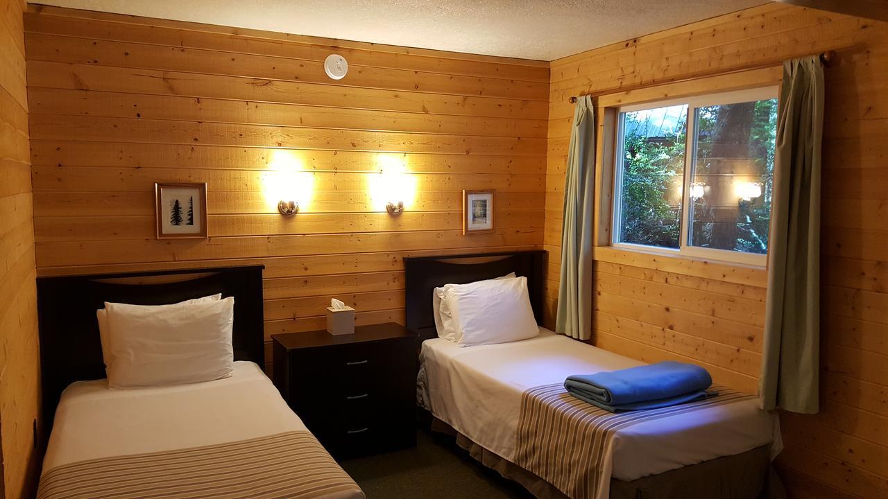 Emerald Forest Cabins Тринидад Экстерьер фото