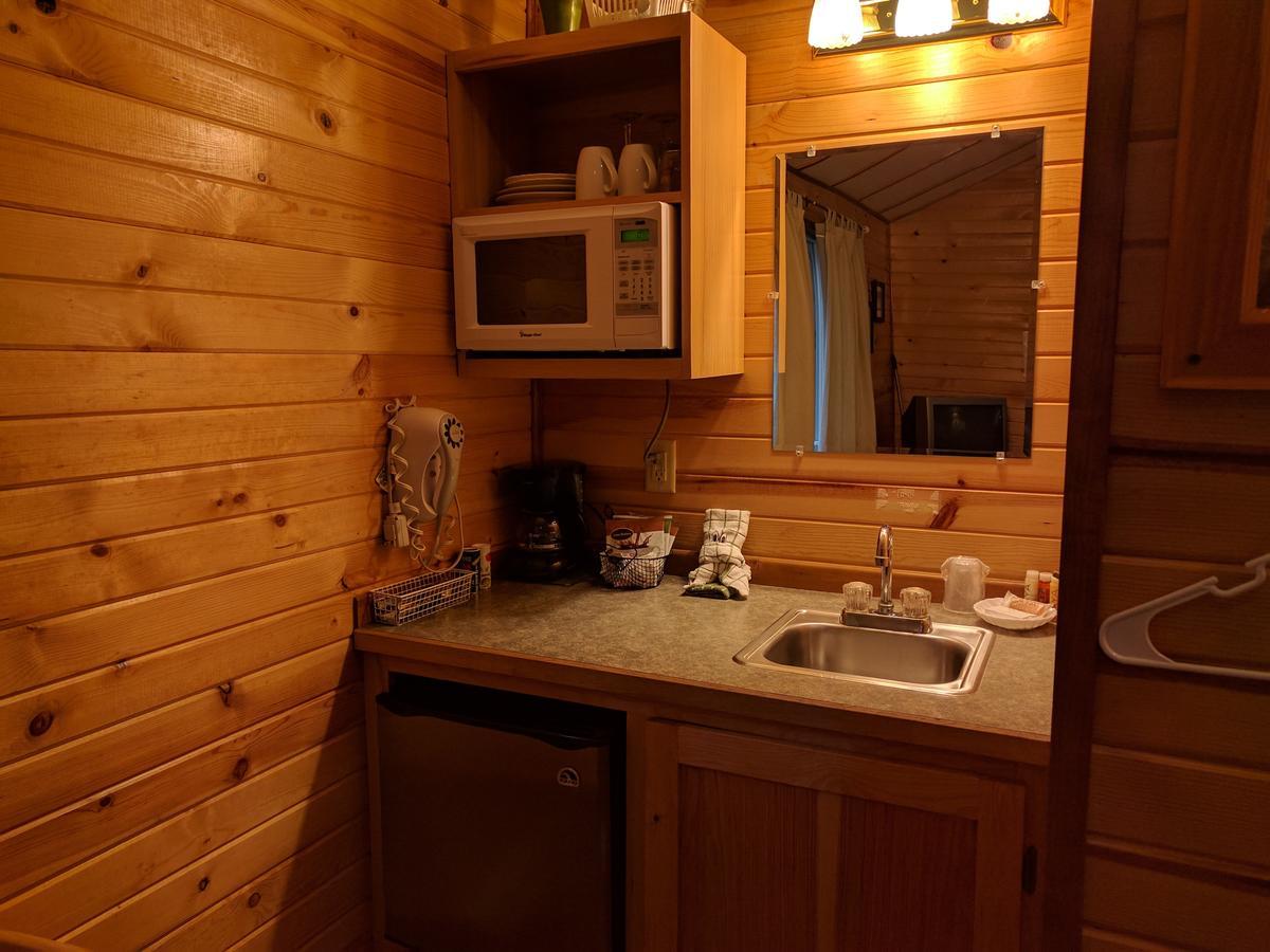 Emerald Forest Cabins Тринидад Экстерьер фото