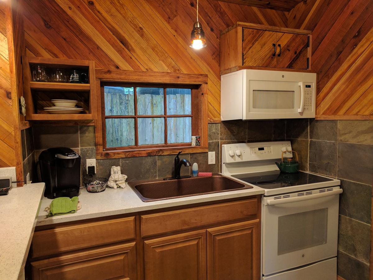 Emerald Forest Cabins Тринидад Экстерьер фото