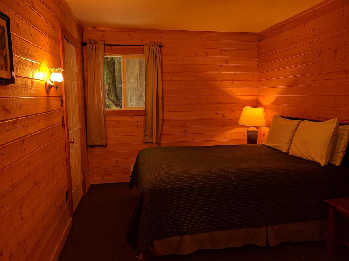 Emerald Forest Cabins Тринидад Экстерьер фото