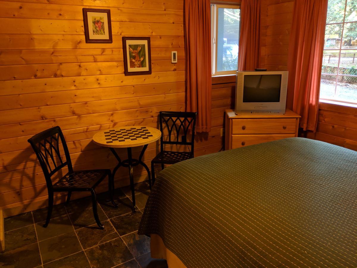 Emerald Forest Cabins Тринидад Экстерьер фото