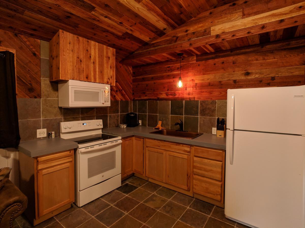 Emerald Forest Cabins Тринидад Экстерьер фото