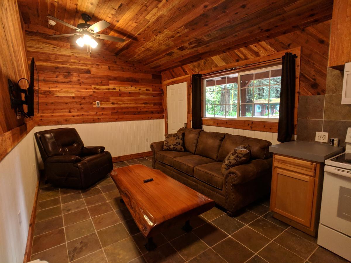 Emerald Forest Cabins Тринидад Экстерьер фото